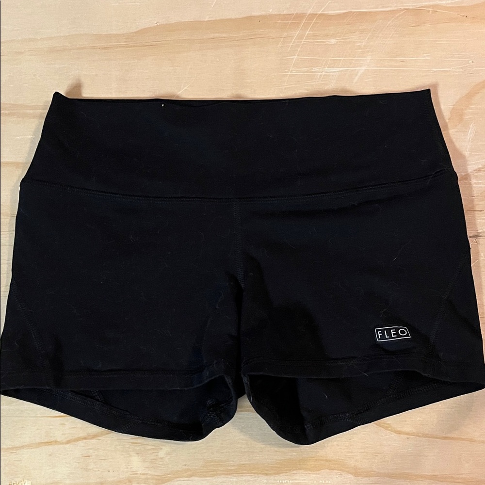 Fleo Black Apex Contour 3.25” Mid Rise Shorts